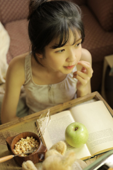 靖王世子小妾